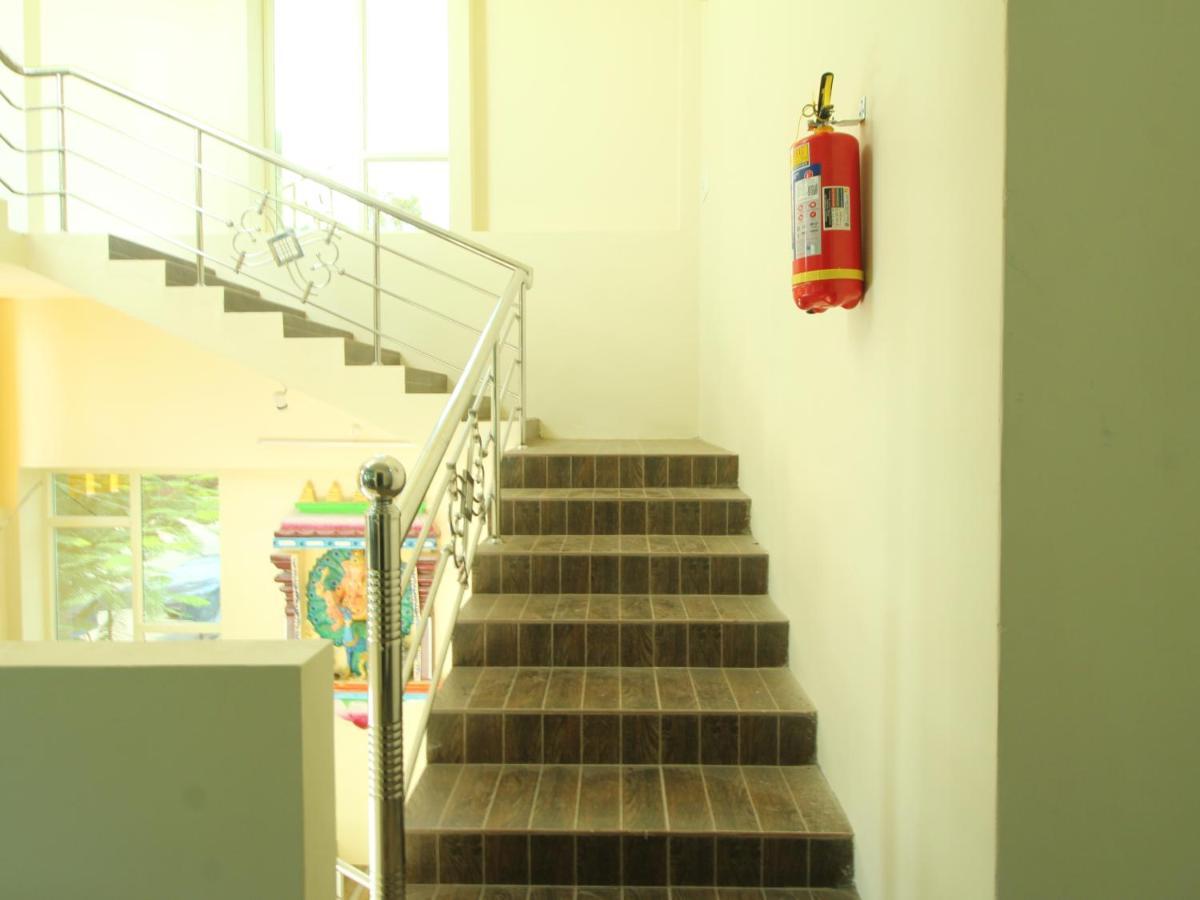 Jms Guest House Tirunallar Экстерьер фото